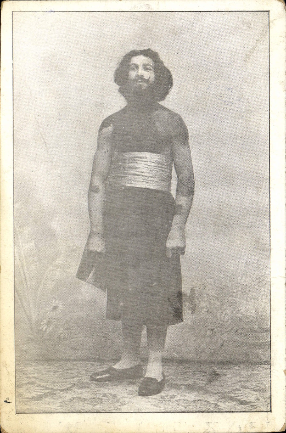 Homme barbu en tenue traditionnelle — éditeur impr. Poussetteau-Tourneur, 40 rue d'Aléria, Paris
