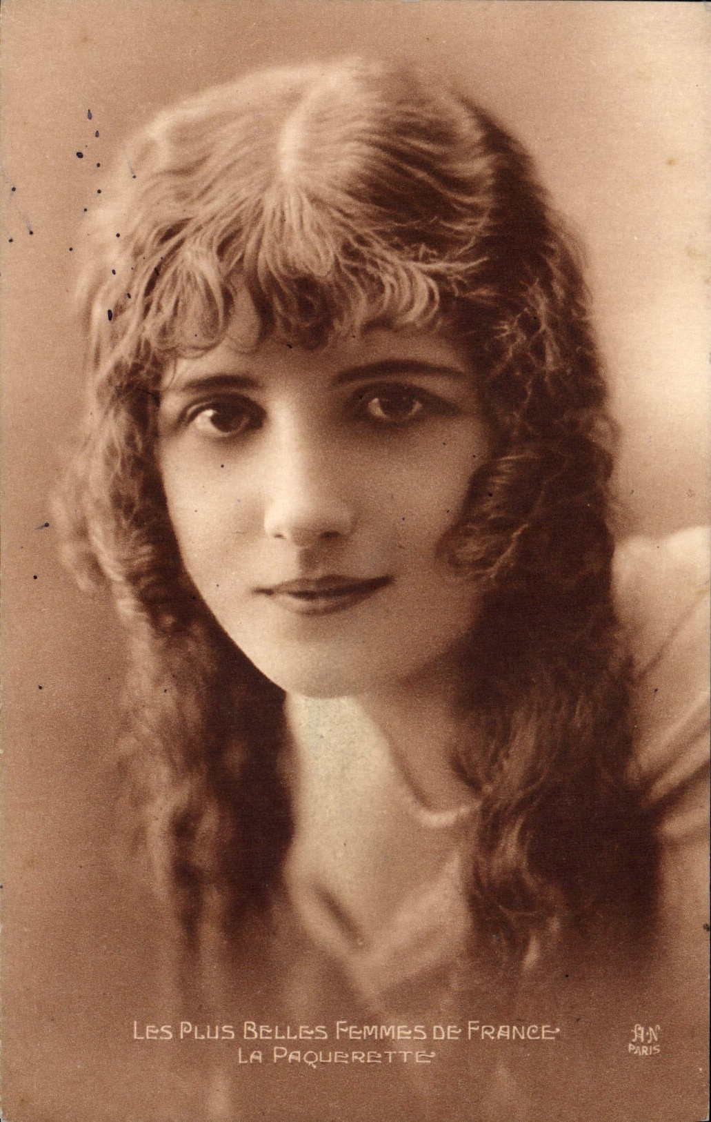 CPA Les Plus Belles Femmes De France La Paquerette