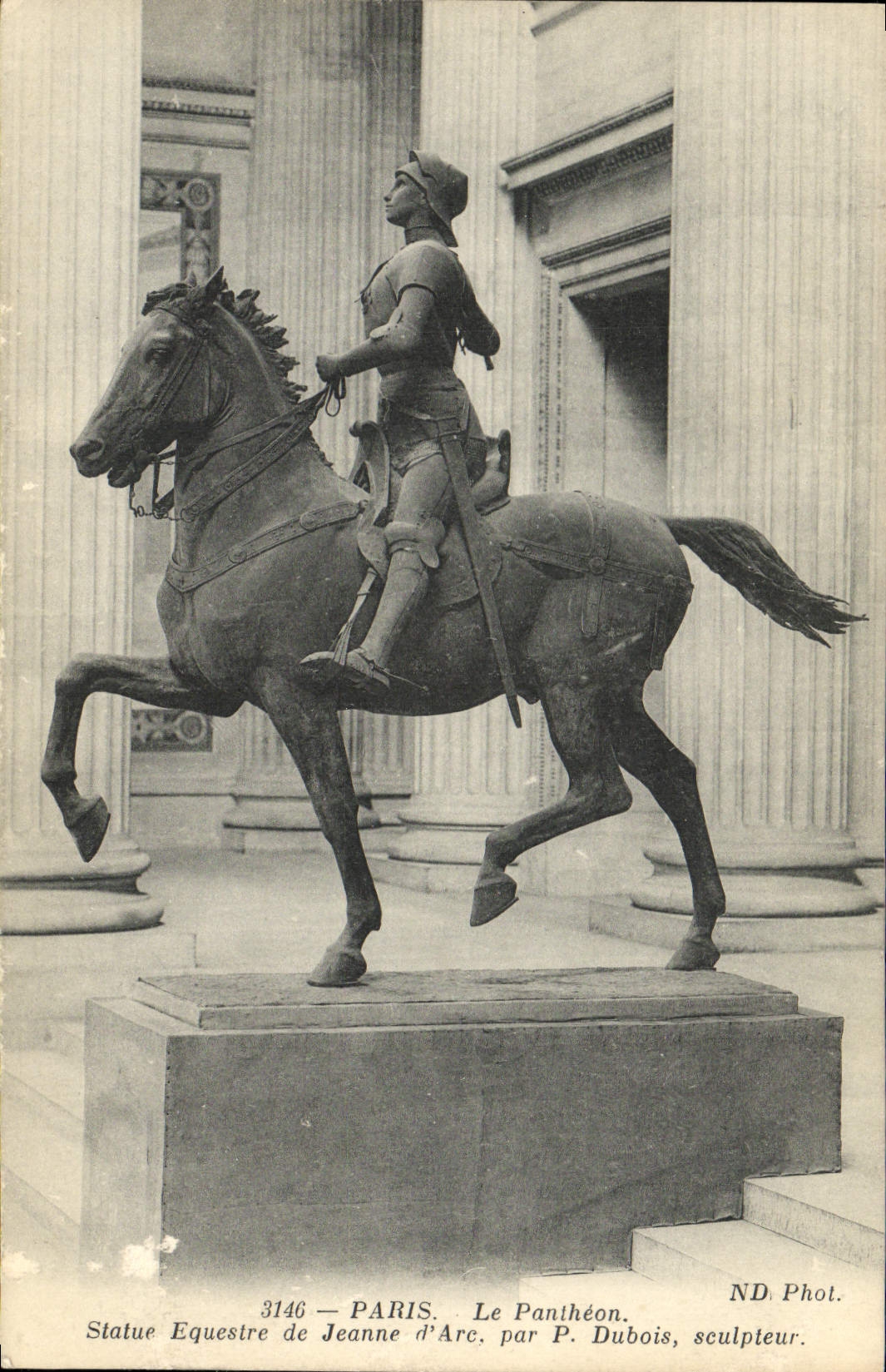 CPA Paris Le Pantheon Statue Equestre De Jeanne d'Arc Par Dubois