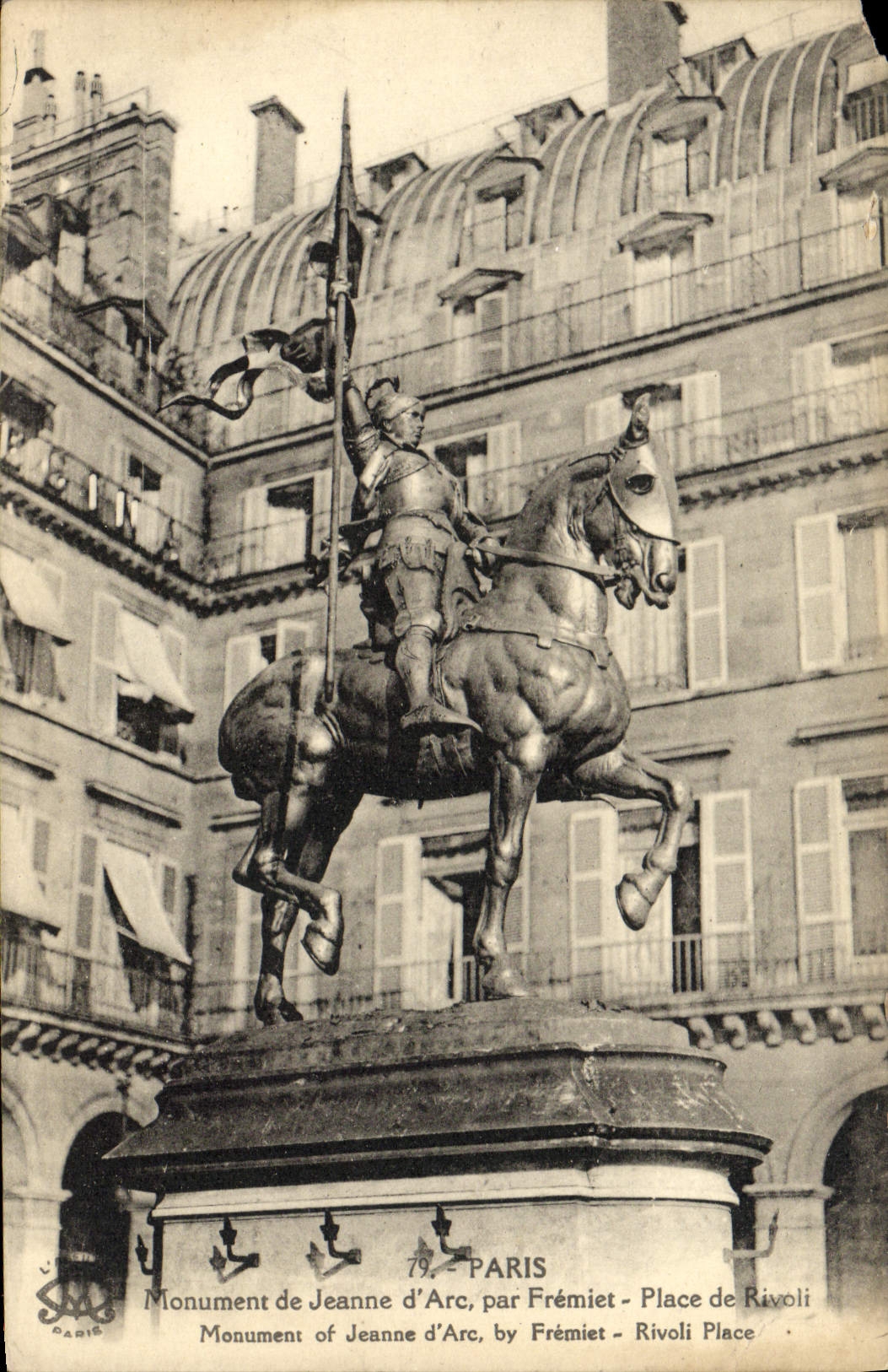 CPA Paris Monument De Jeanne d'Arc Par Fremiet Place De Rivoli