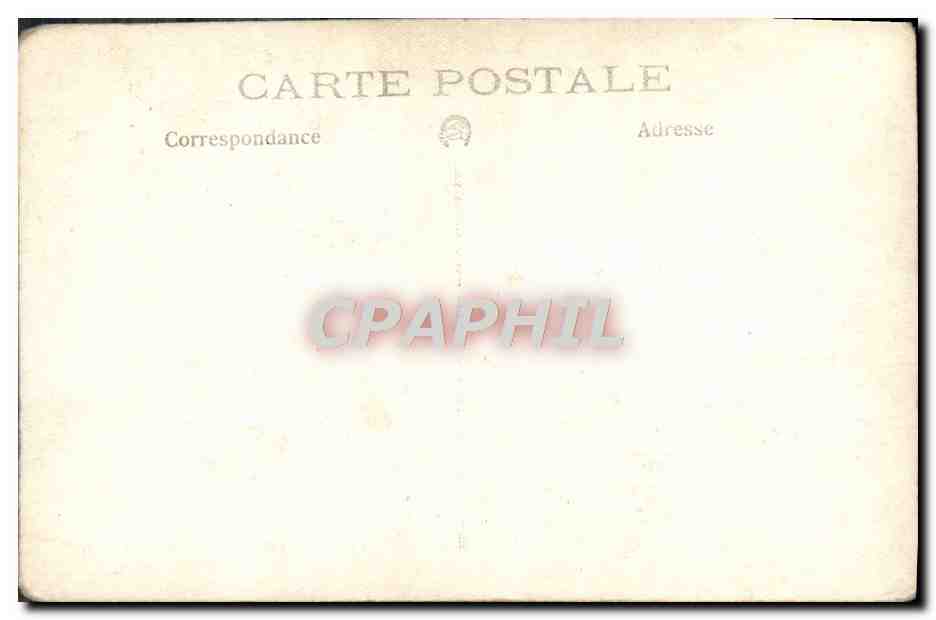 Un couple âgé et leur chien dans un jardin — éditeur CPAPHIL, n° de série non visible — Reverso
