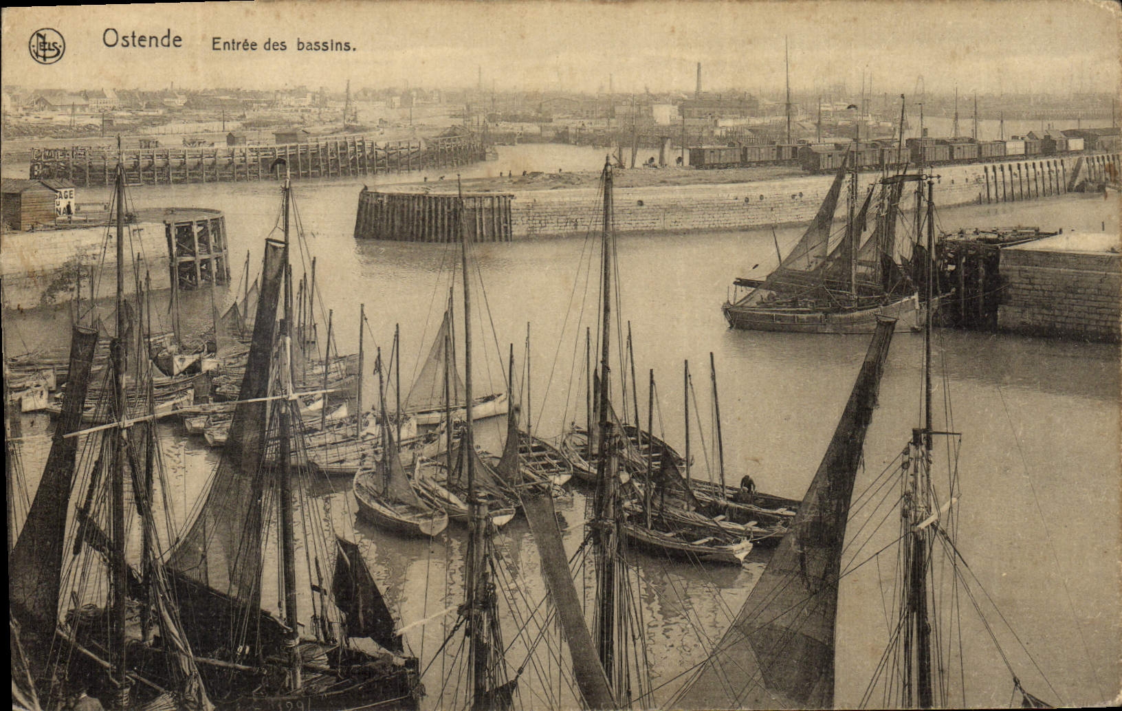 CPA Ostende Entree des Bassins Bateaux 
