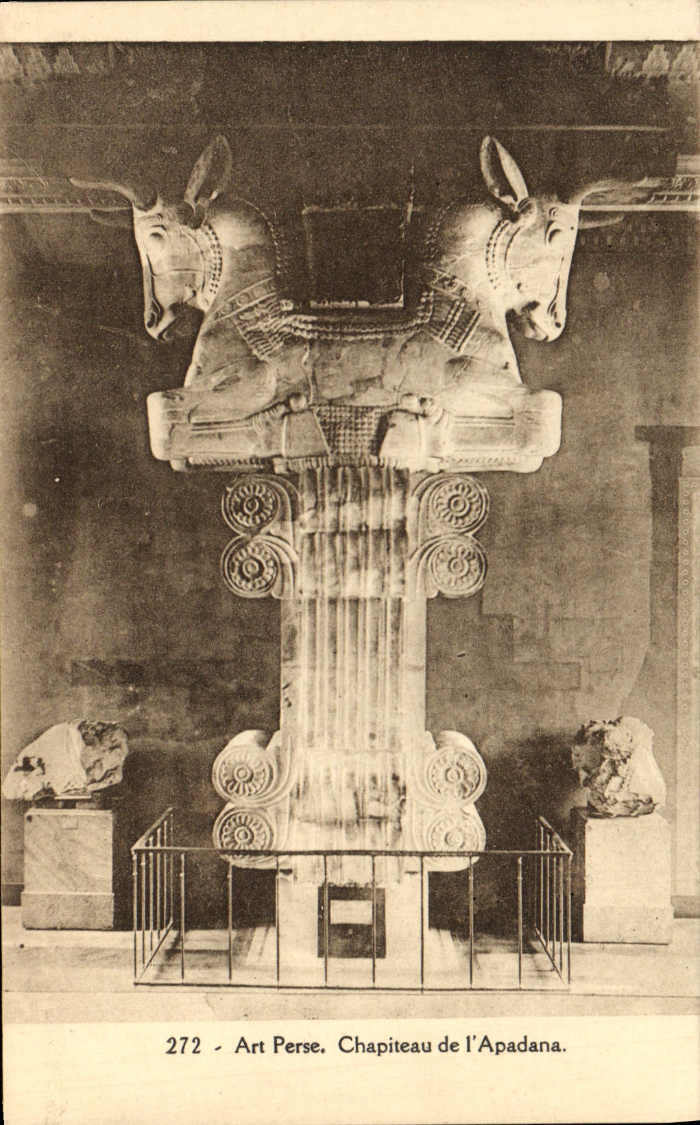 CPA Art Perse Chapiteau de L'Apadana