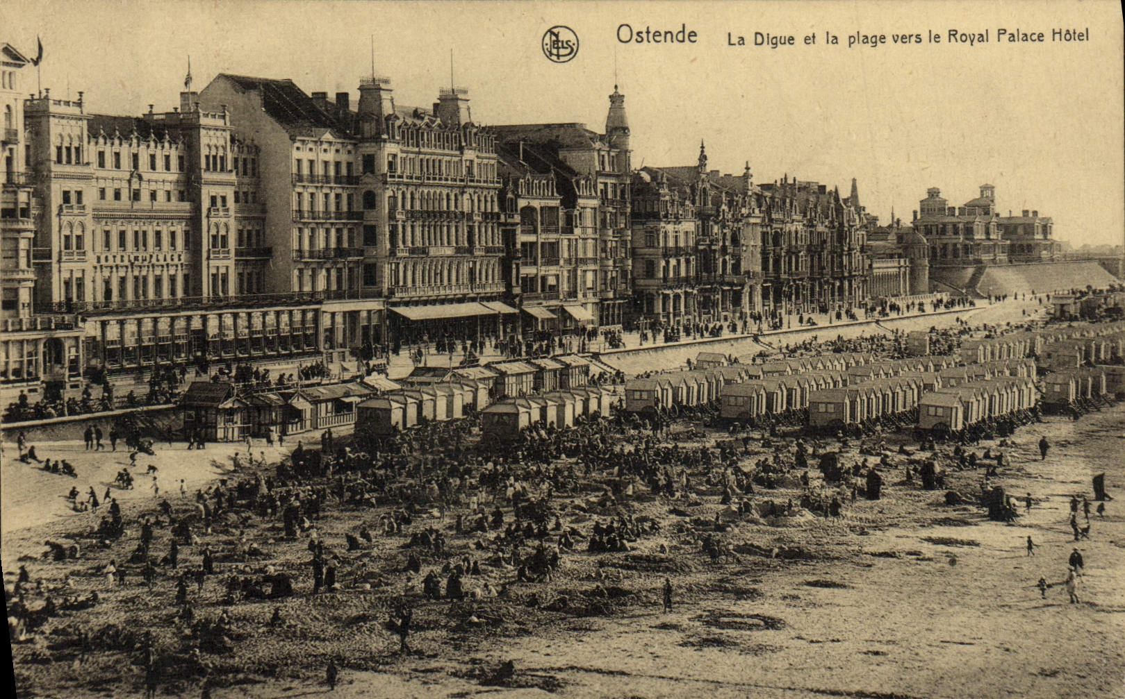 CPA Ostende La Digue Et La Plage Vers Le Royal Palace Hotel