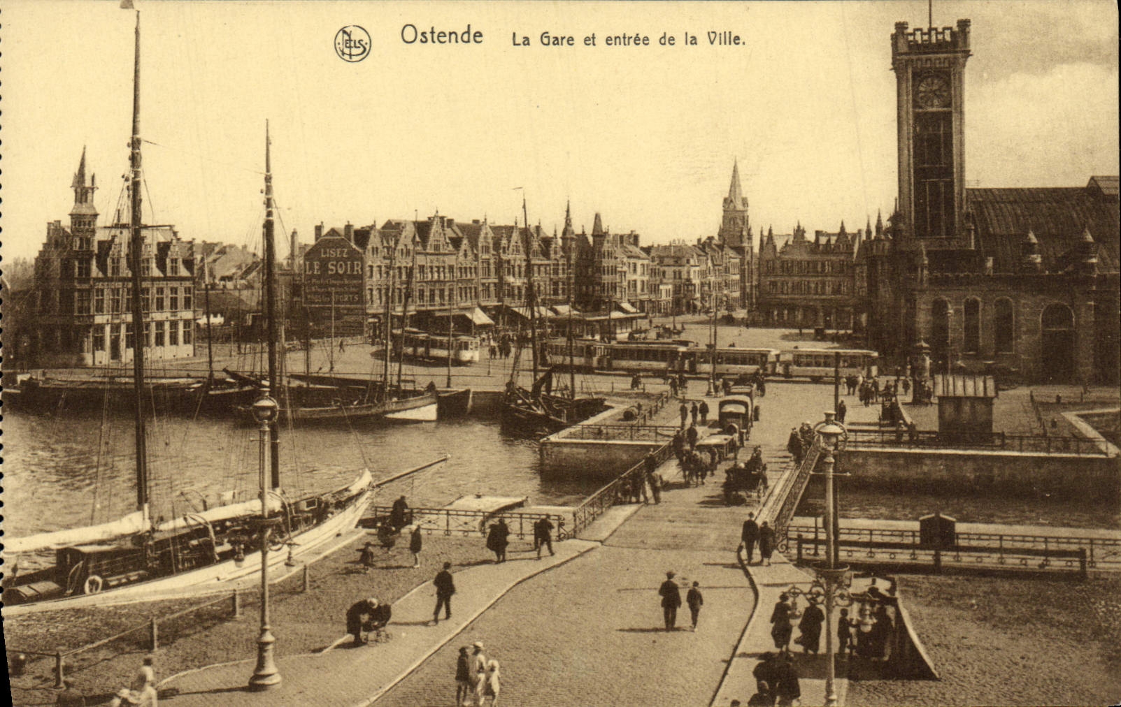 CPA Ostende La Gare Et Entree De La Ville Bateaux Tramway