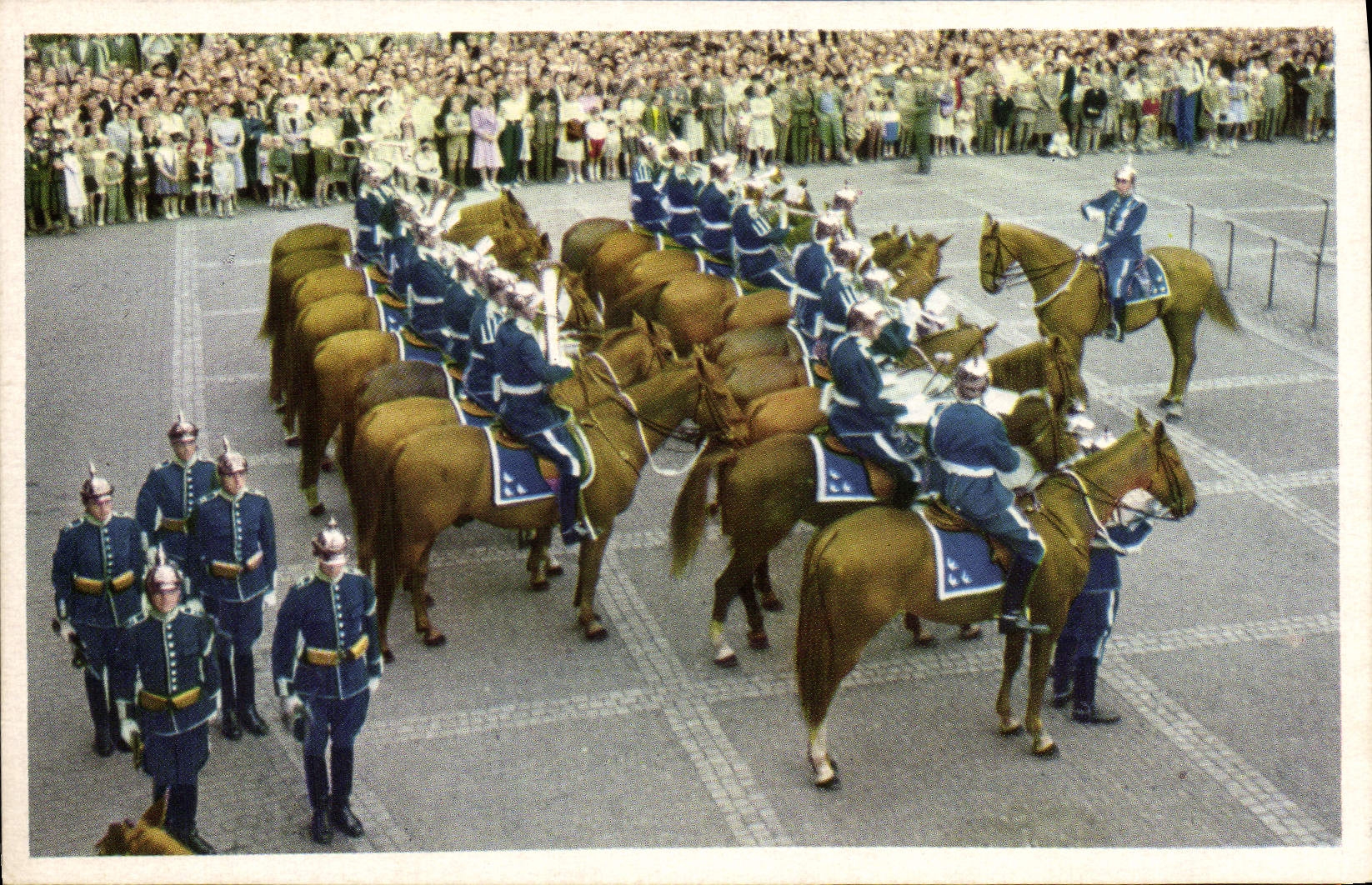 CPA Stockholm Kungl Slottet Vaktombyle pa yttre borggarden Militaria 
