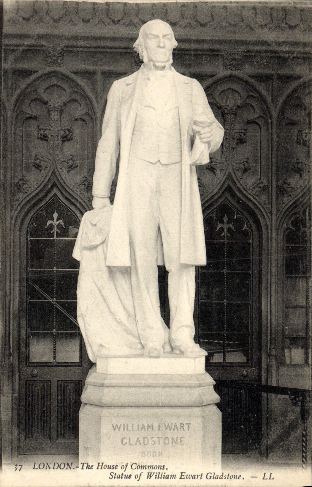 CPA London The House Of Commons Statue Of William Ewart Gladstone