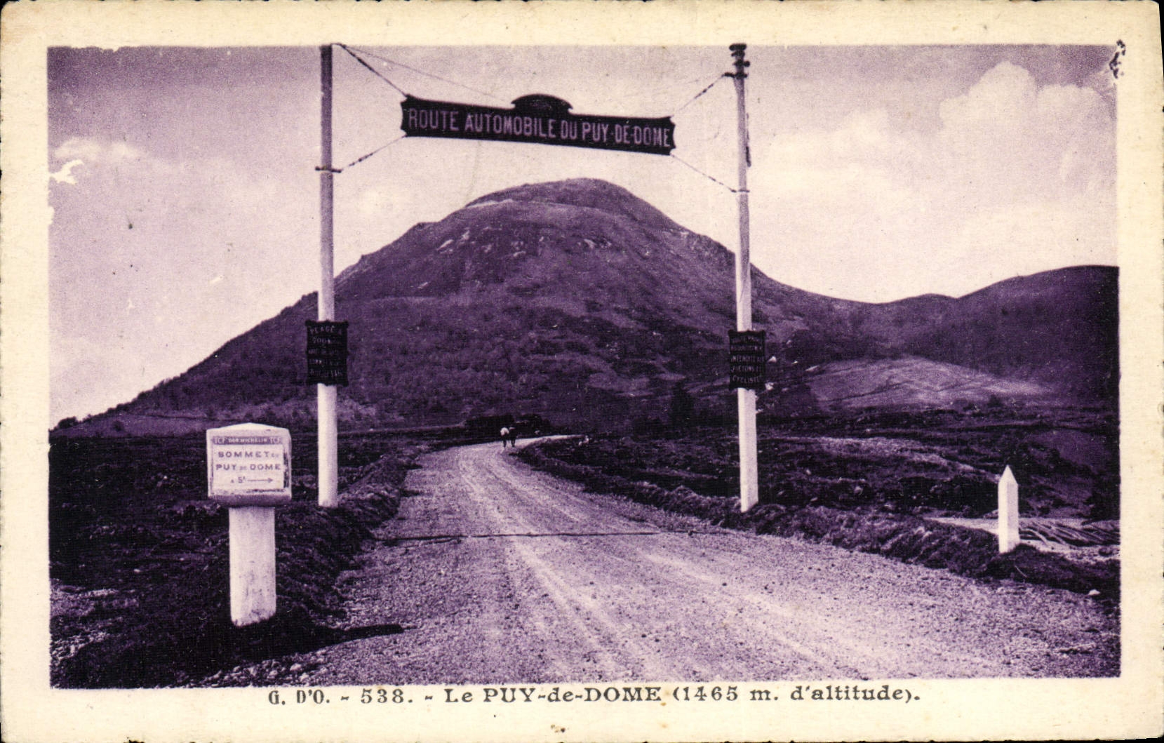 Le PUY-de-DOME — sommet à 1465 m d'altitude — G. D'O. n° 538