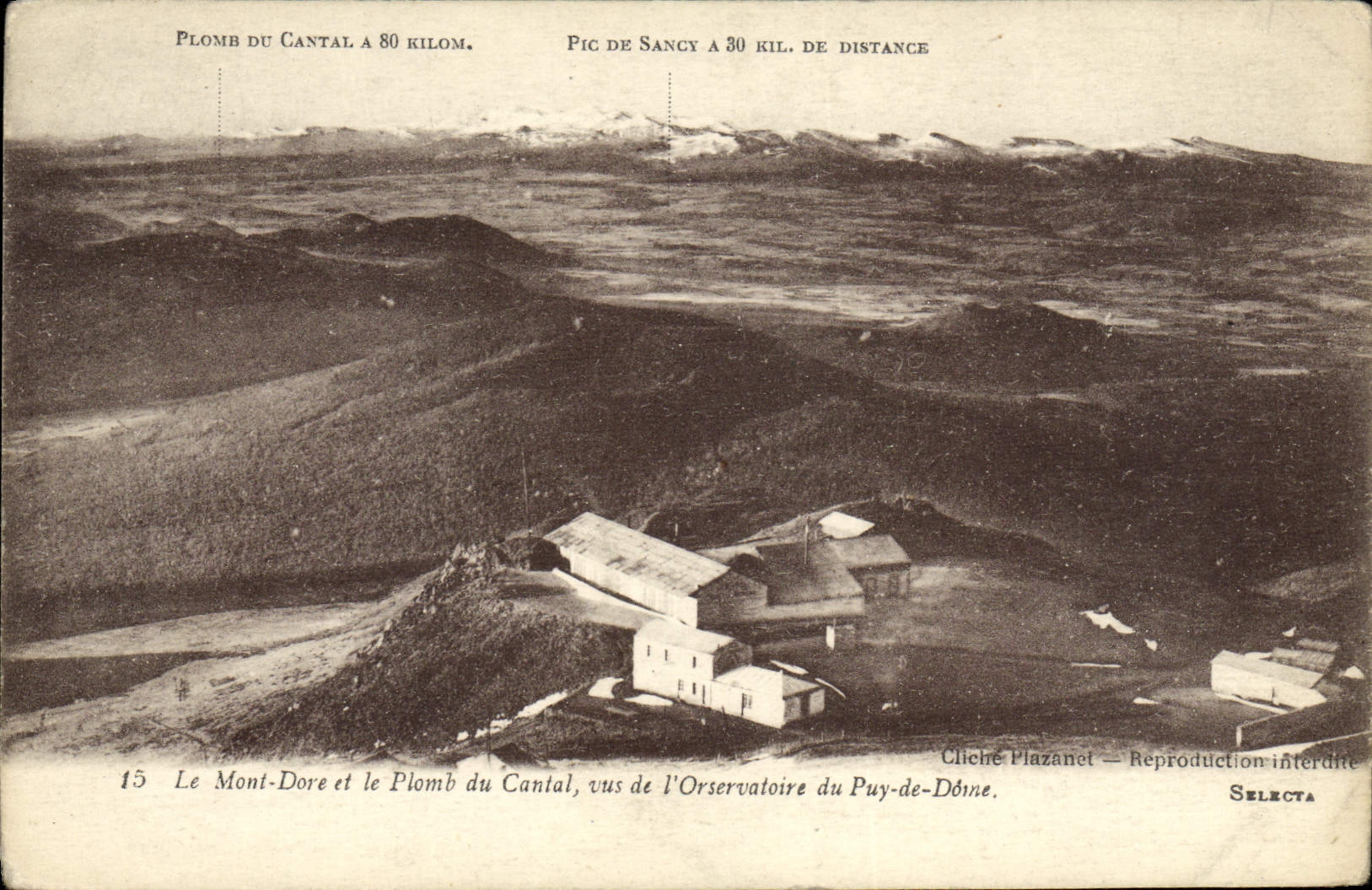 Le Mont-Dore et le Plomb du Cantal, vus de l'Observatoire du Puy-de-Dôme — Cliché Plazanet — Sélecta