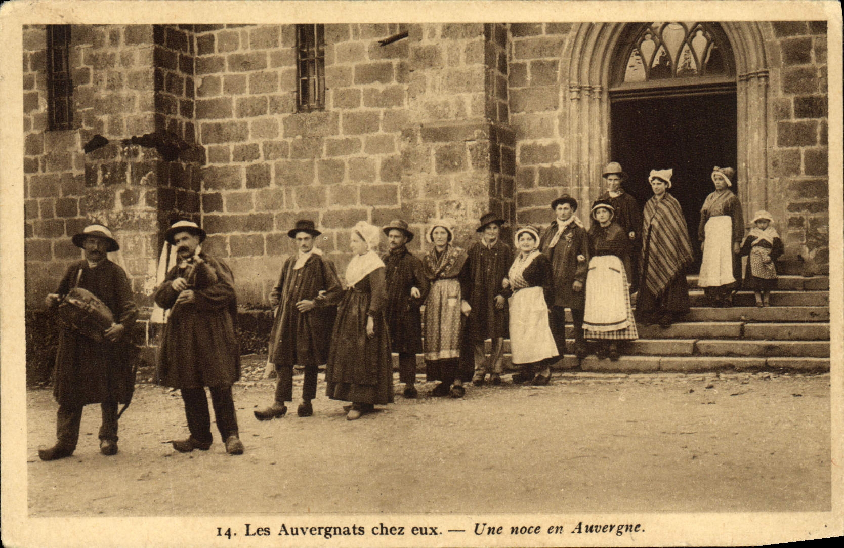 Les Auvergnats chez eux — Une noce en Auvergne — Édition Daival-Battu