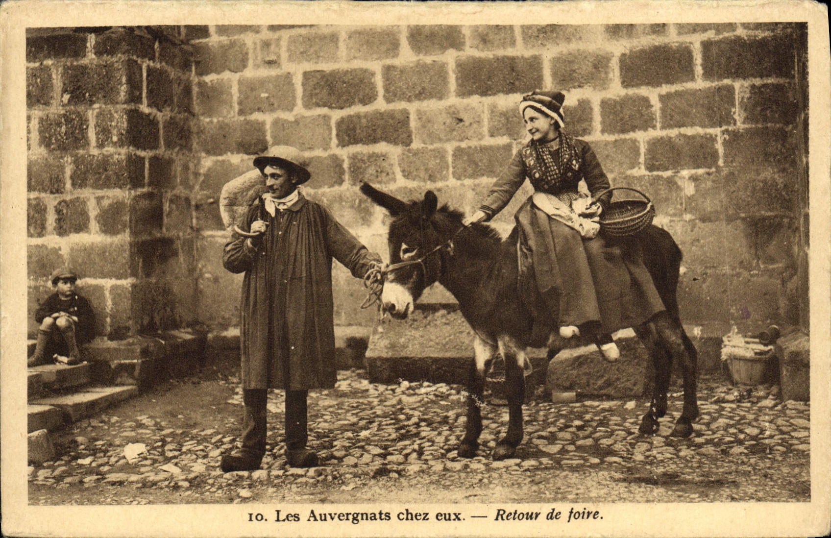 CPA Les Auvergnats Chez Eux Retour De Foire Folklore Ane
