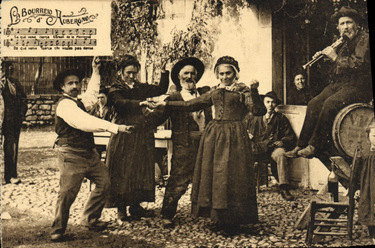 Danse folklorique à La Bourrerie d'Hubergnon — éditeur Uffirendelle, Paris