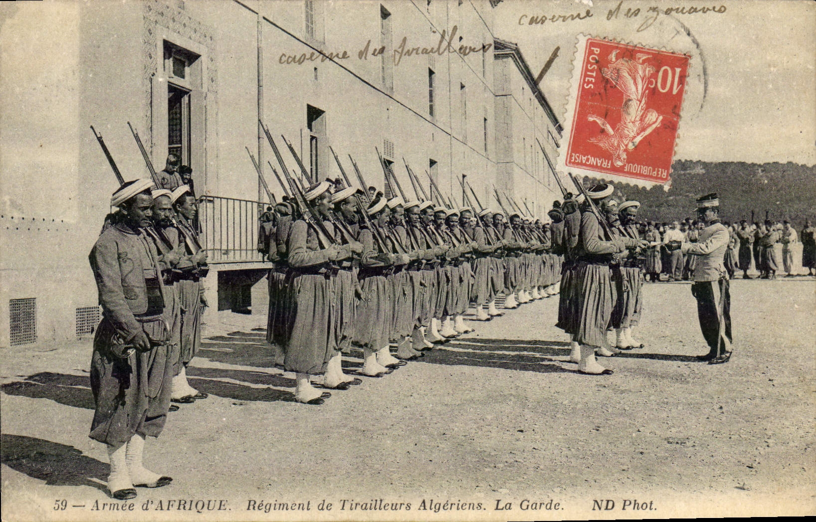 CPA Armee D'Afrique Regiment de Tirailleurs Algeriens La Garde Militaria 