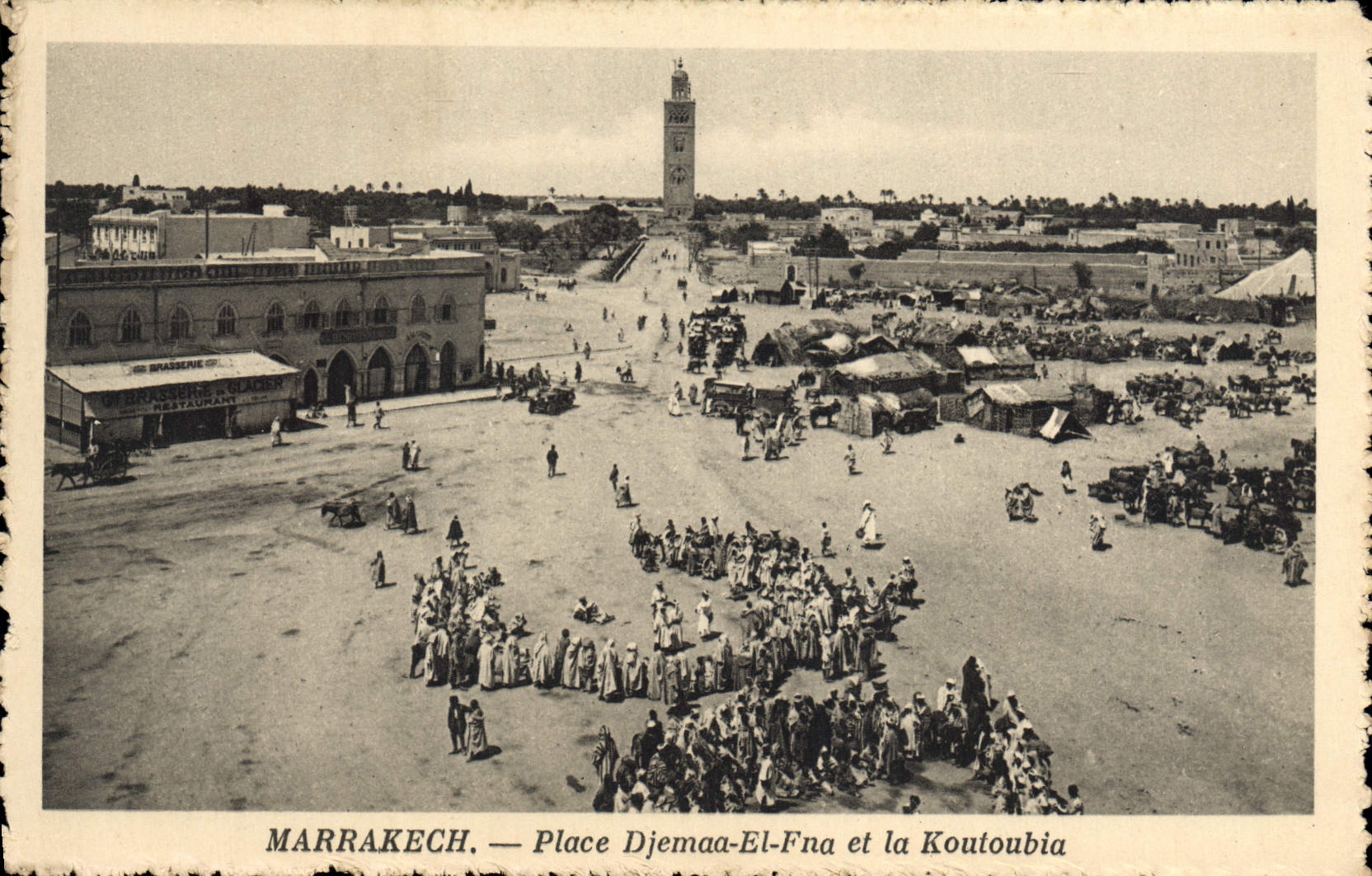 CPA Marrakech Place Djemaa El Fna et la Koutoubia
