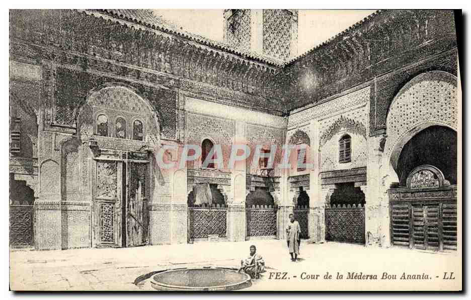 CPA Fez Cour de la Medersa Bou Anania