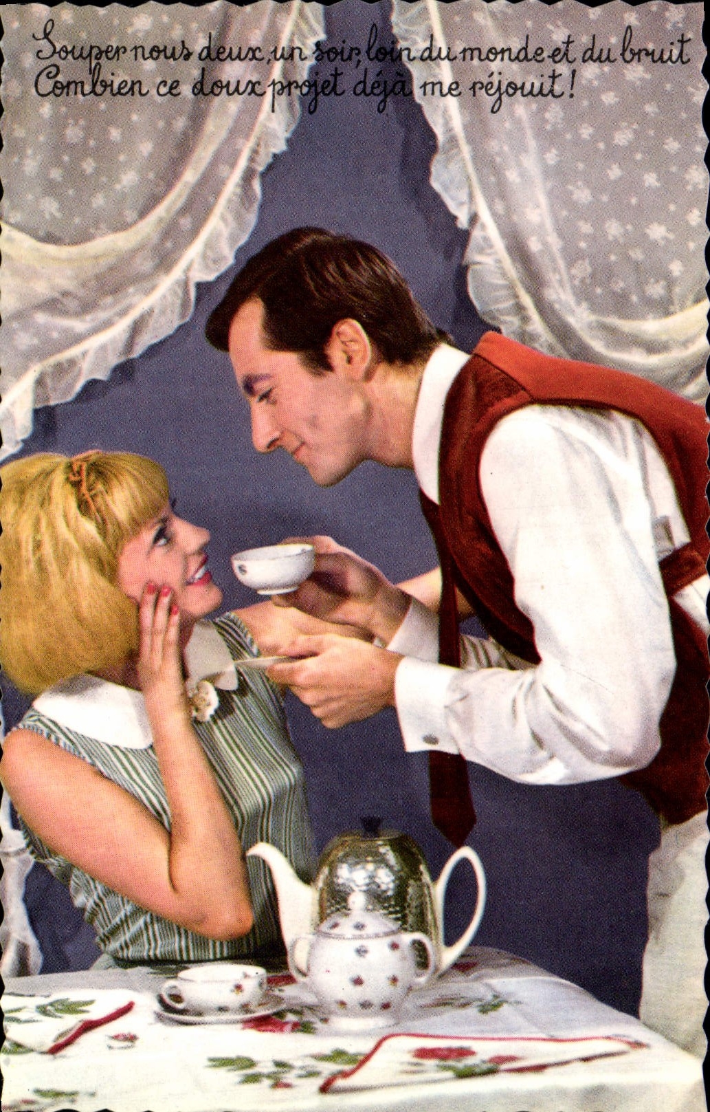 Couple romantique à table — souper intime — CPAPHIL Glacée 1972