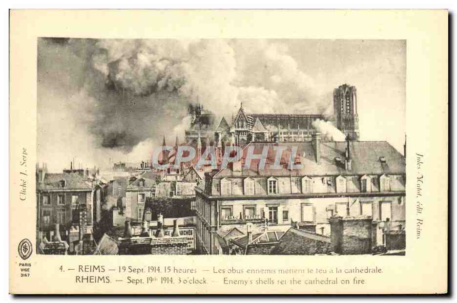 CPA Reims Les Obus Ennemis mettent le feu a la cathedrale Militaria