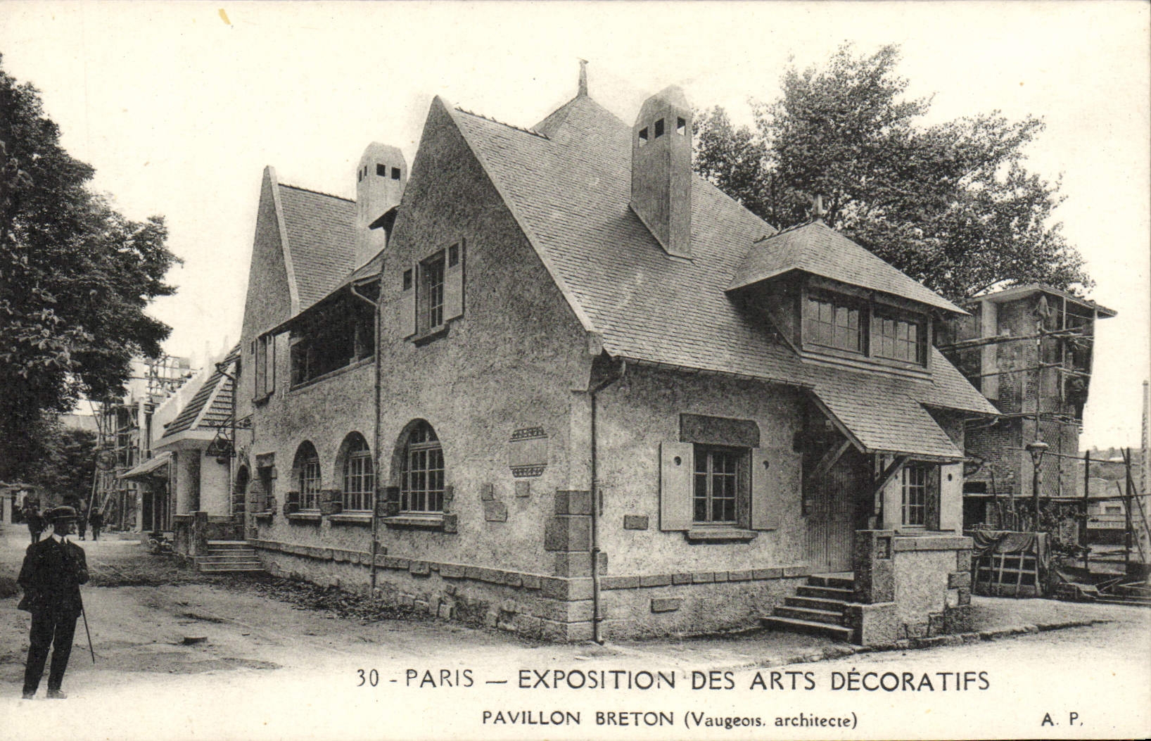Paris — Exposition des Arts Décoratifs — Pavillon Breton (Vaugeois, architecte)