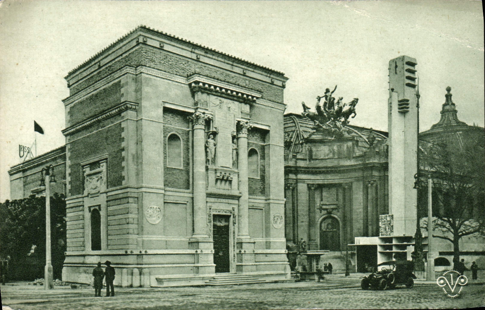 CPA Paris Exposition Des Arts Decoratifs Le Pavillon De l'Italie Et Le Pavillon Du Tourisme
