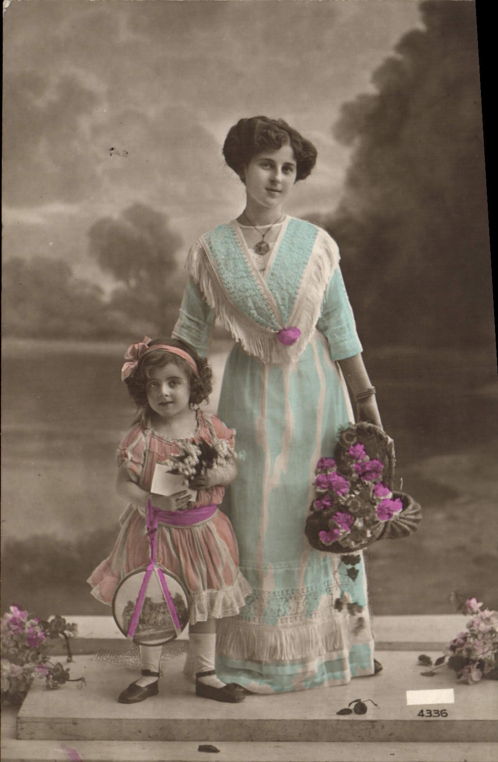 CPA Fantaisie Femme Enfant