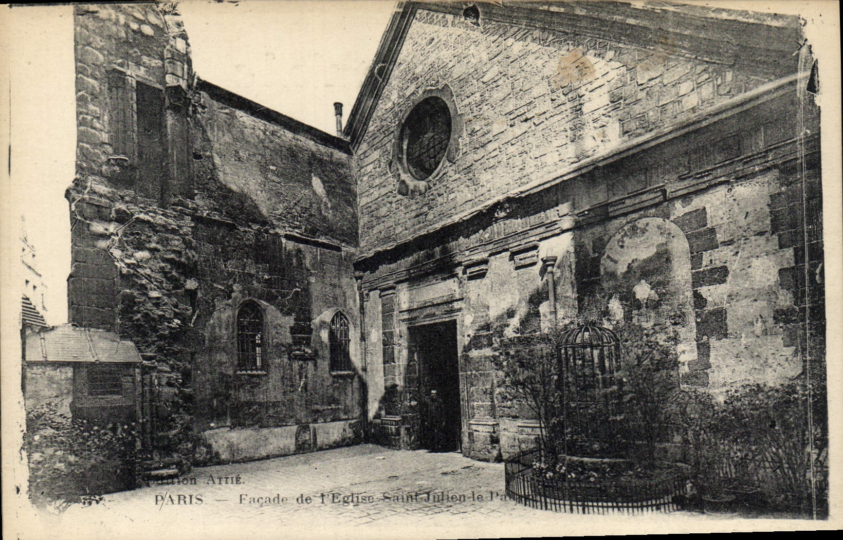 CPA Paris Facade De l'Eglise Saint Julien Le Pauvre