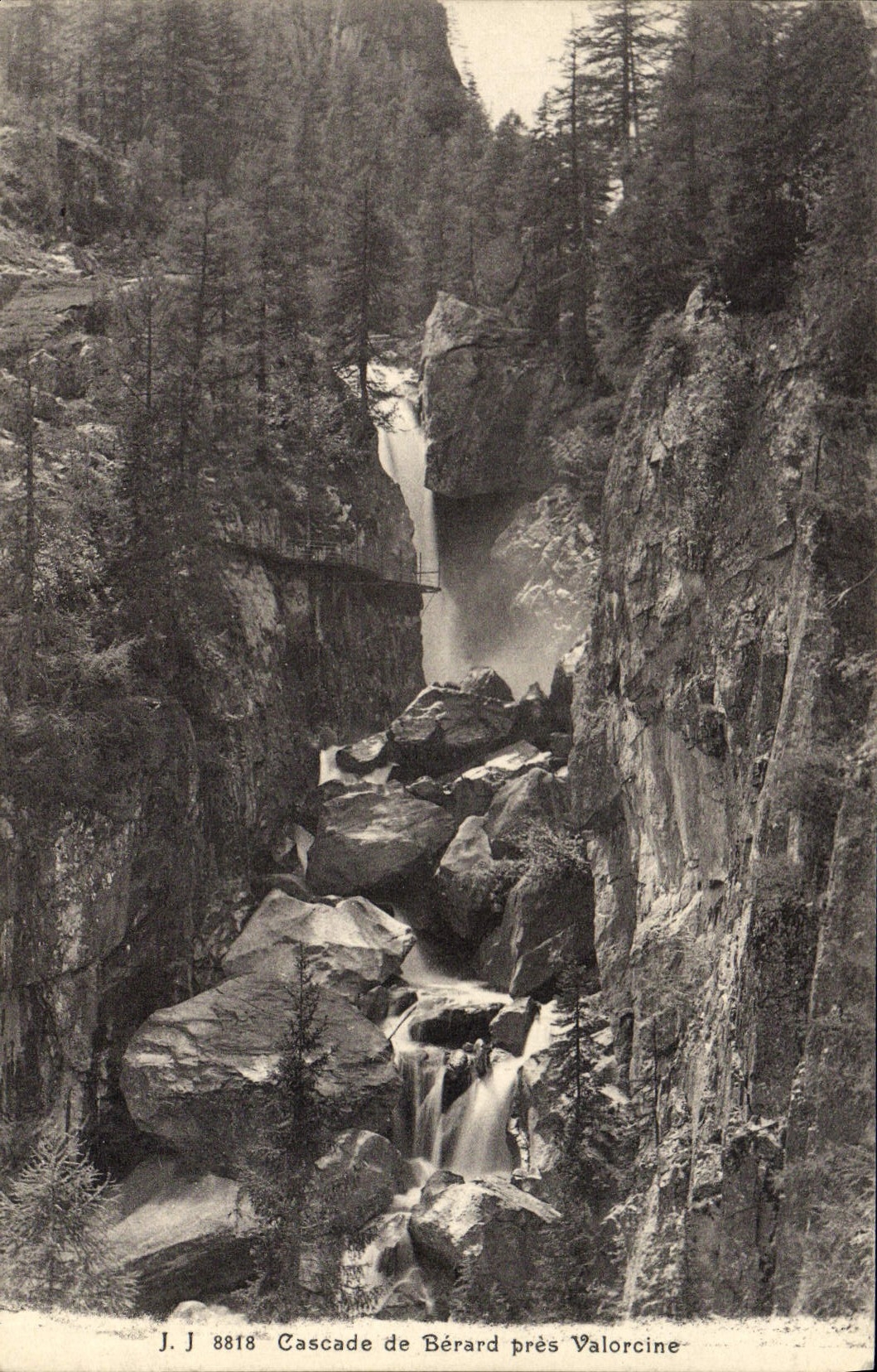 Cascade de Bérard près Valorcine — J.J. 8818 — Jullien frères, Genève