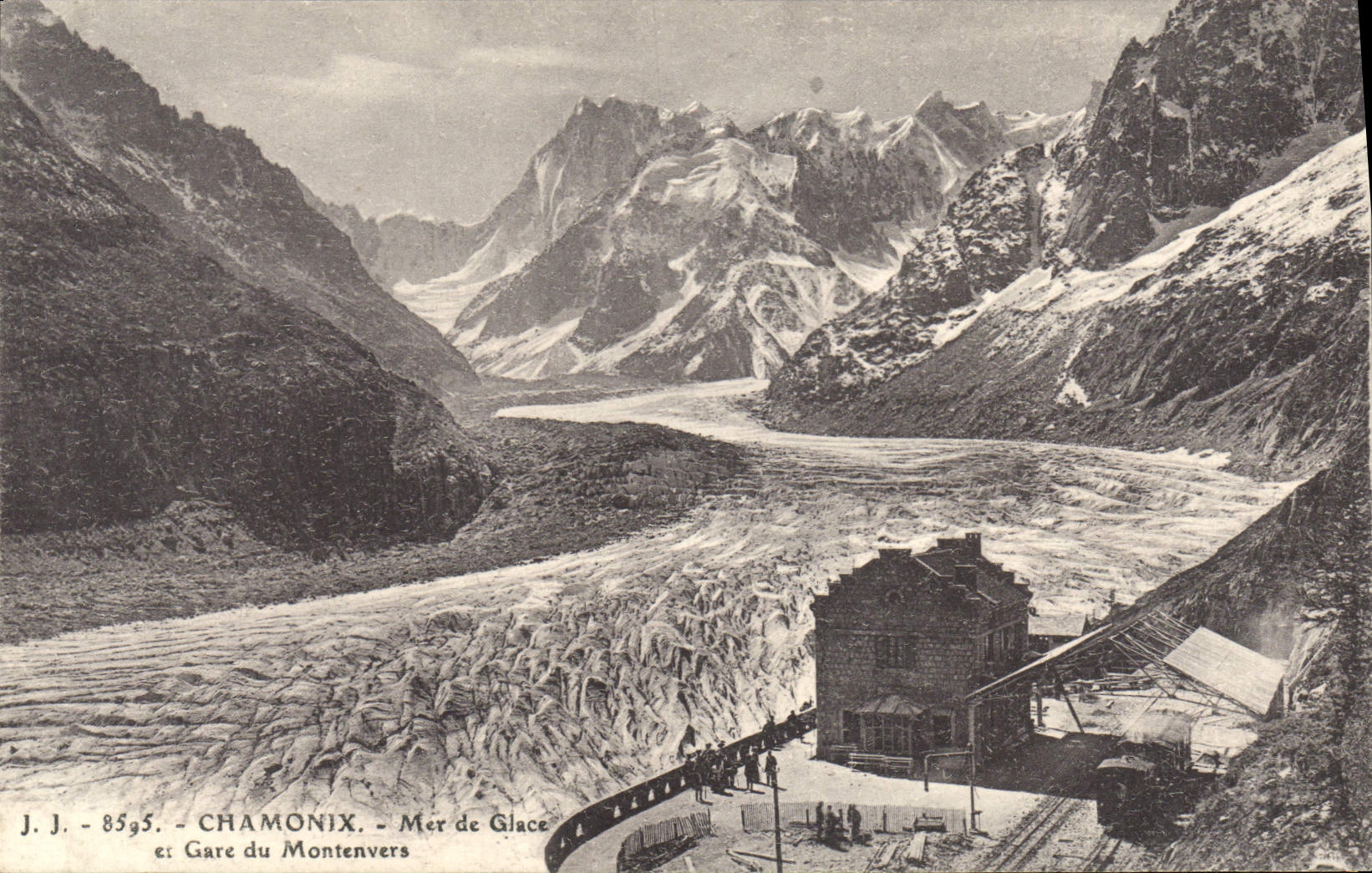 CPA Chamonix Mer de Glace et Gare du Montenvers Train