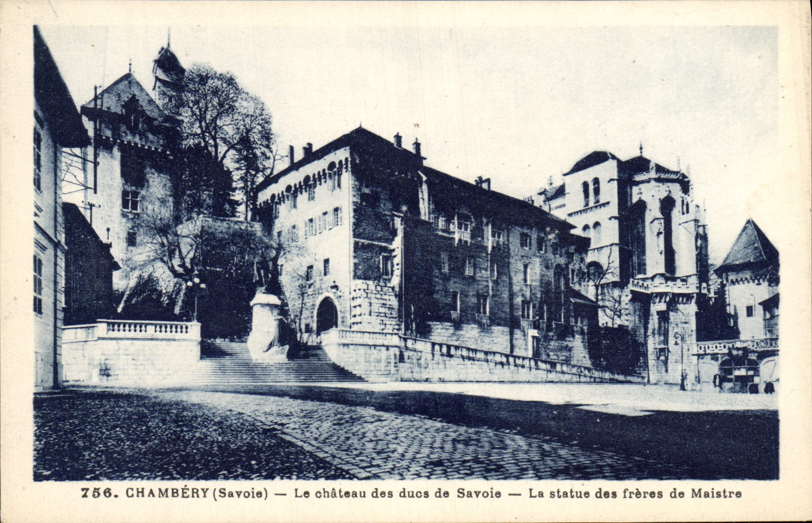 Chambéry (Savoie) — Das Schloss der Herzöge von Savoyen — Die Statue der Brüder de Maistre