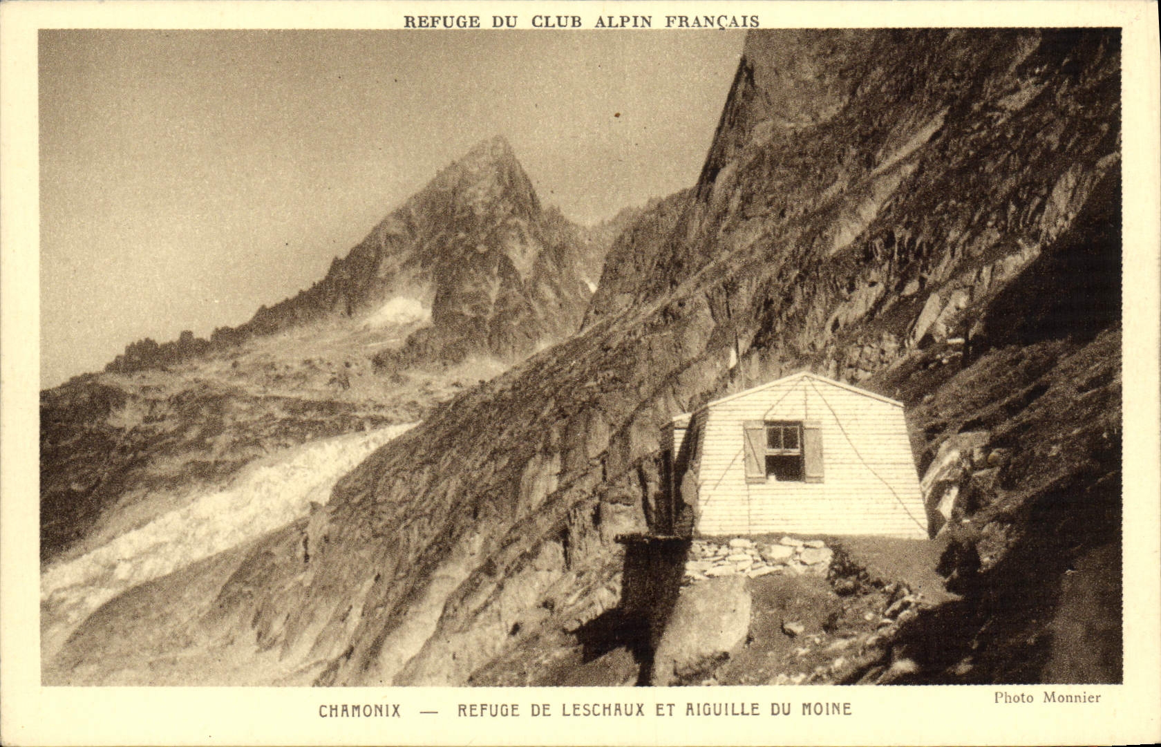 CPA Chamonix Refuge De Leschaux Et Aiguille Du Moine Refuge du Club alpin Francais