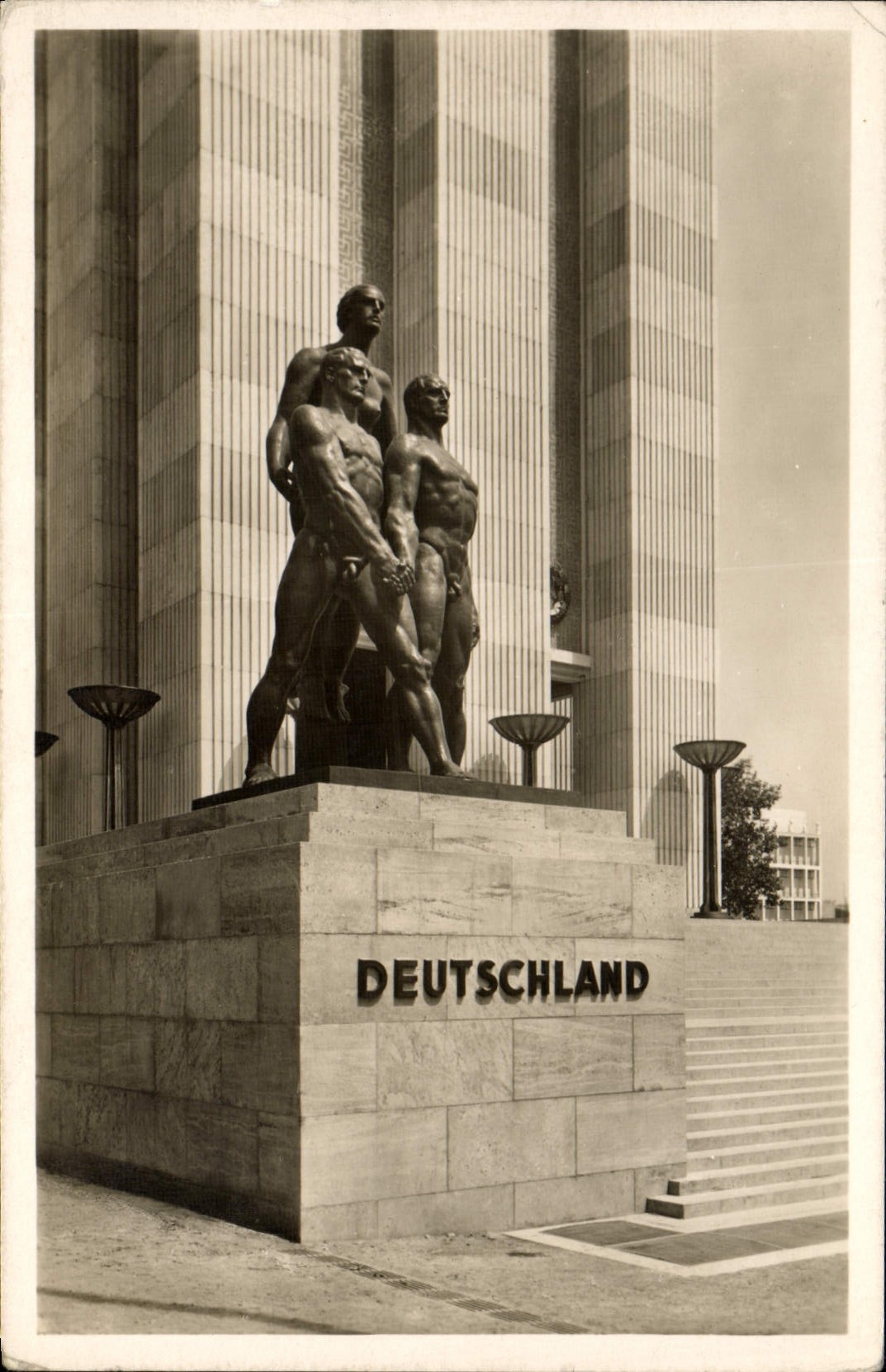 CPA Paris Exposition internationale 1937 Le pavillon allemand