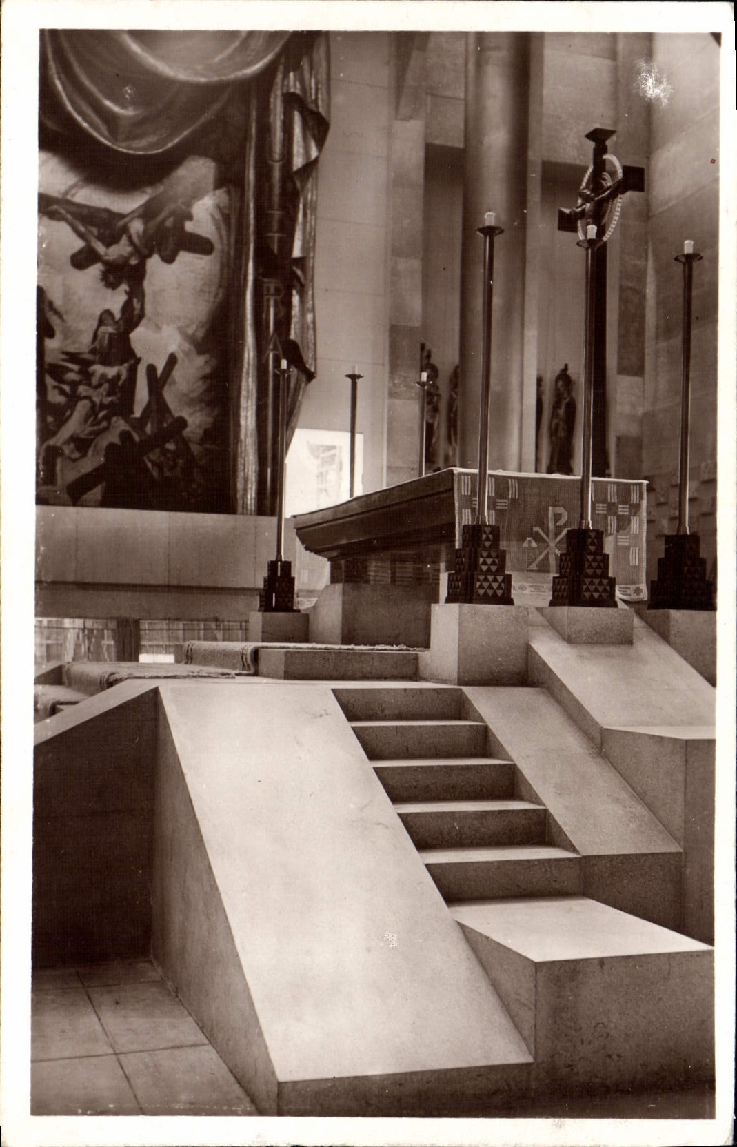 CPA Paris Exposition internationale 1937 Pavillon Catholique Pontifcal Autel principal
