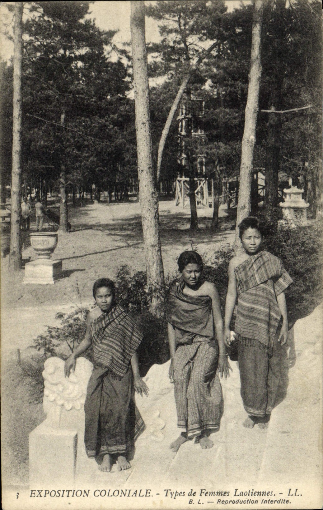 CPA Paris Exposition Coloniale 1907 Types de femmes laotiennes Laos 