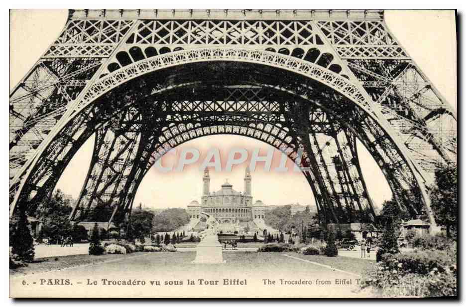 CPA Paris Le Trocadero Vu Sous la tour Eiffel