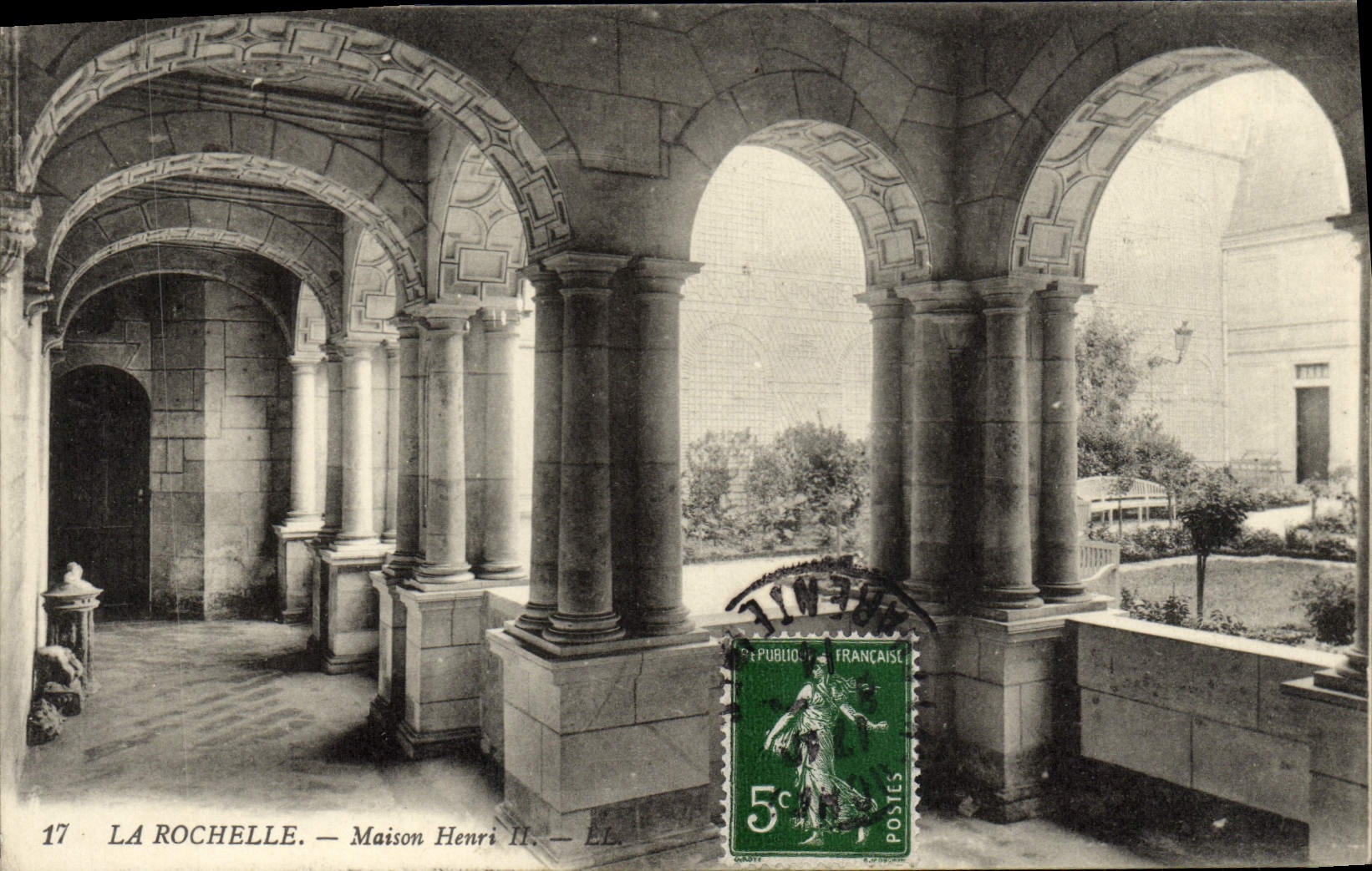 CPA La Rochelle Maison Henri II