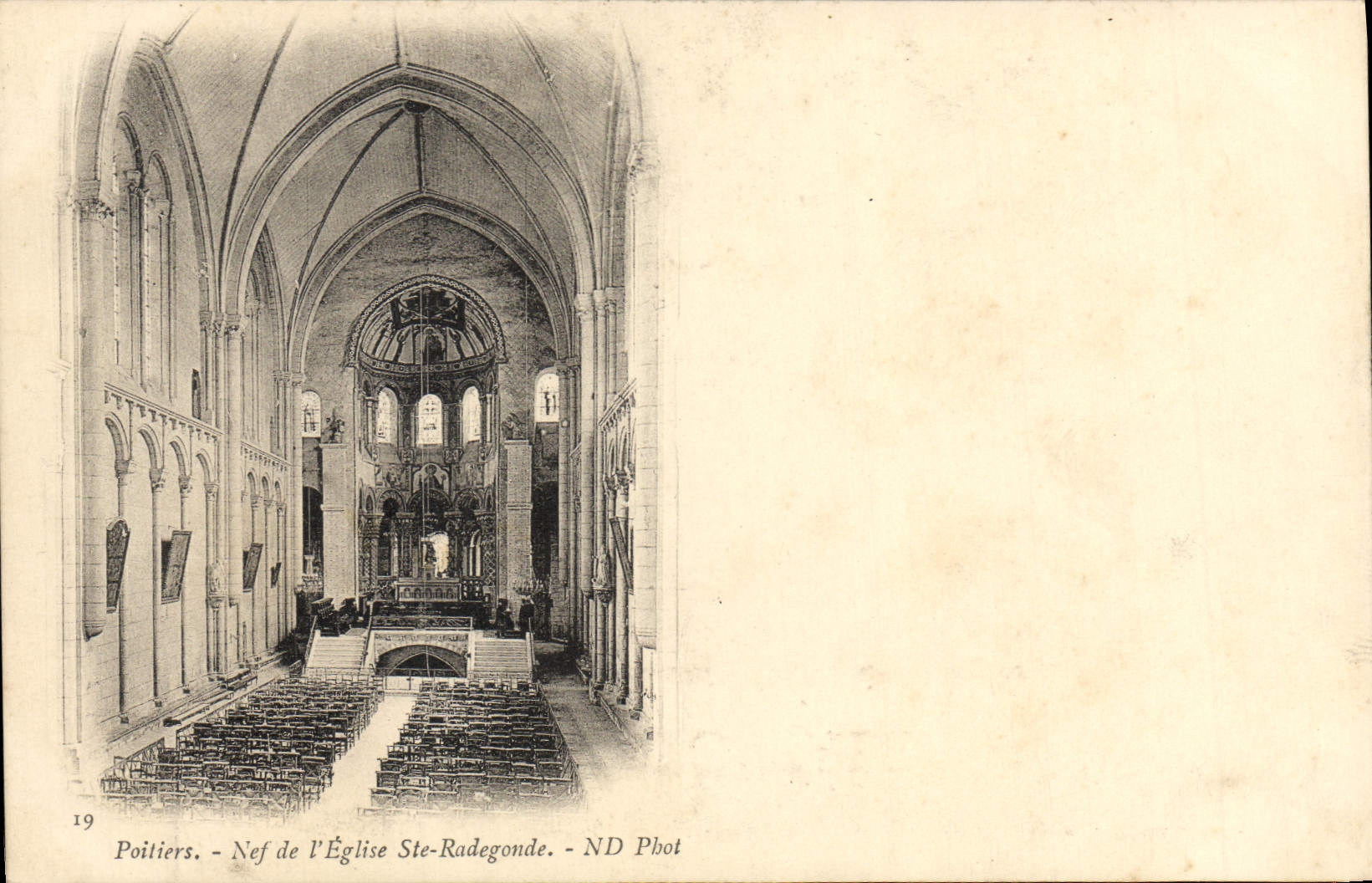 Poitiers - Nef de l'Église Ste-Radegonde — ND Phot