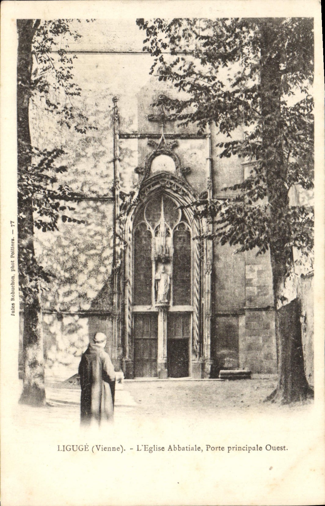 Ligugé (Vienne) — L'Église Abbatiale, Porte principale Ouest — Jules Robuchon, Phot. Polliers, n°77