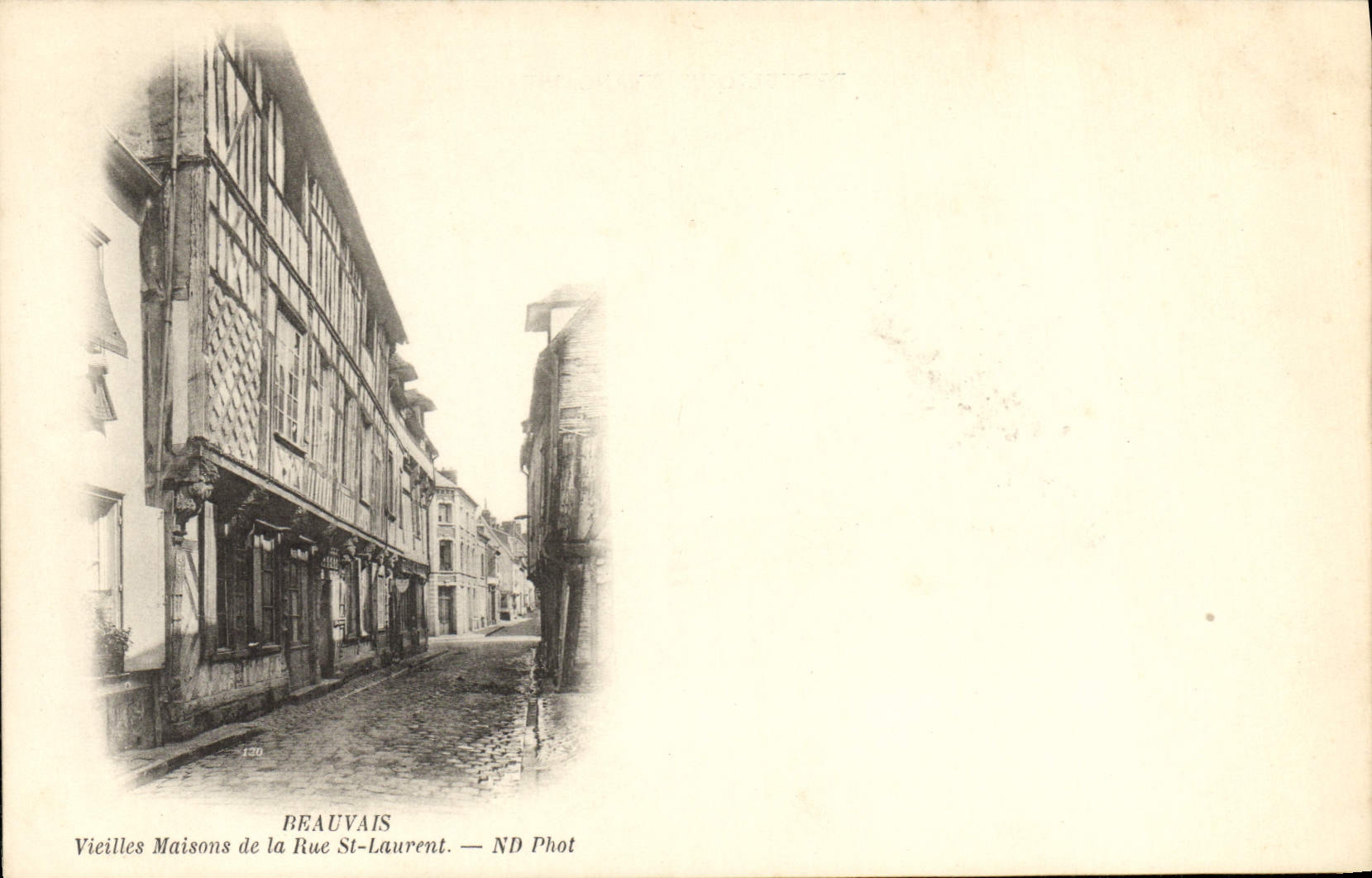 CPA Beauvais Vieilles Maisons de la Rue St Laurent
