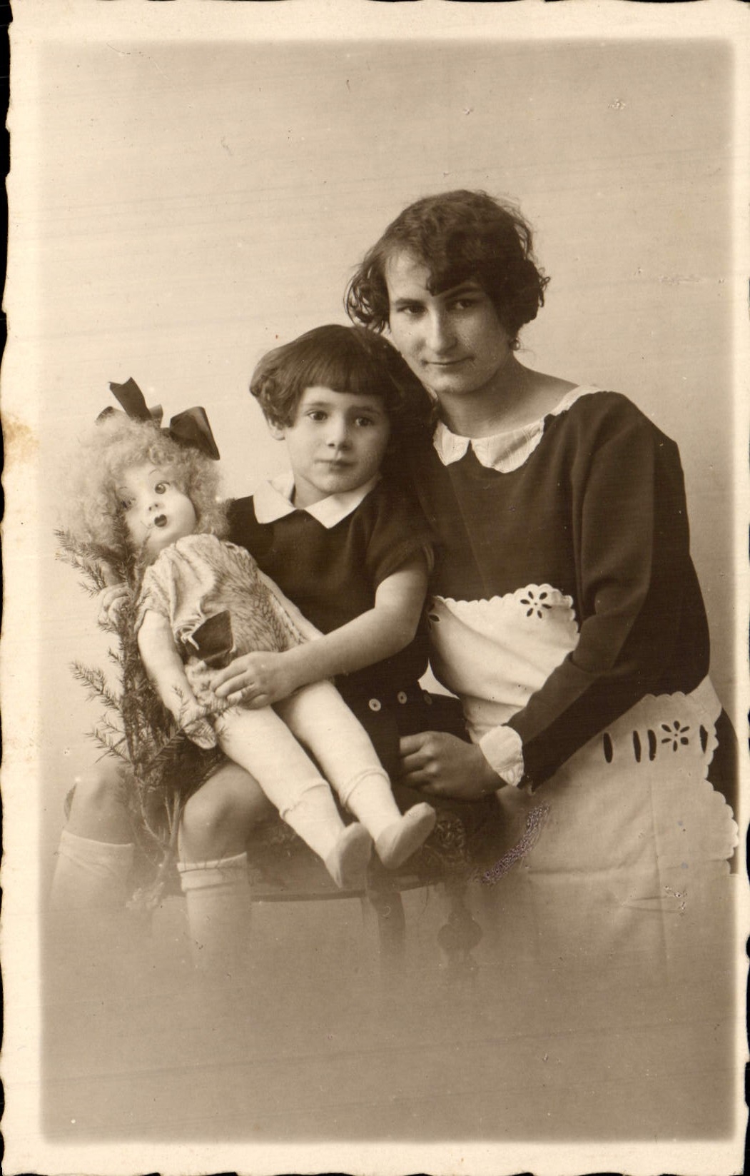 CPA Fantaisie Enfant Poupee