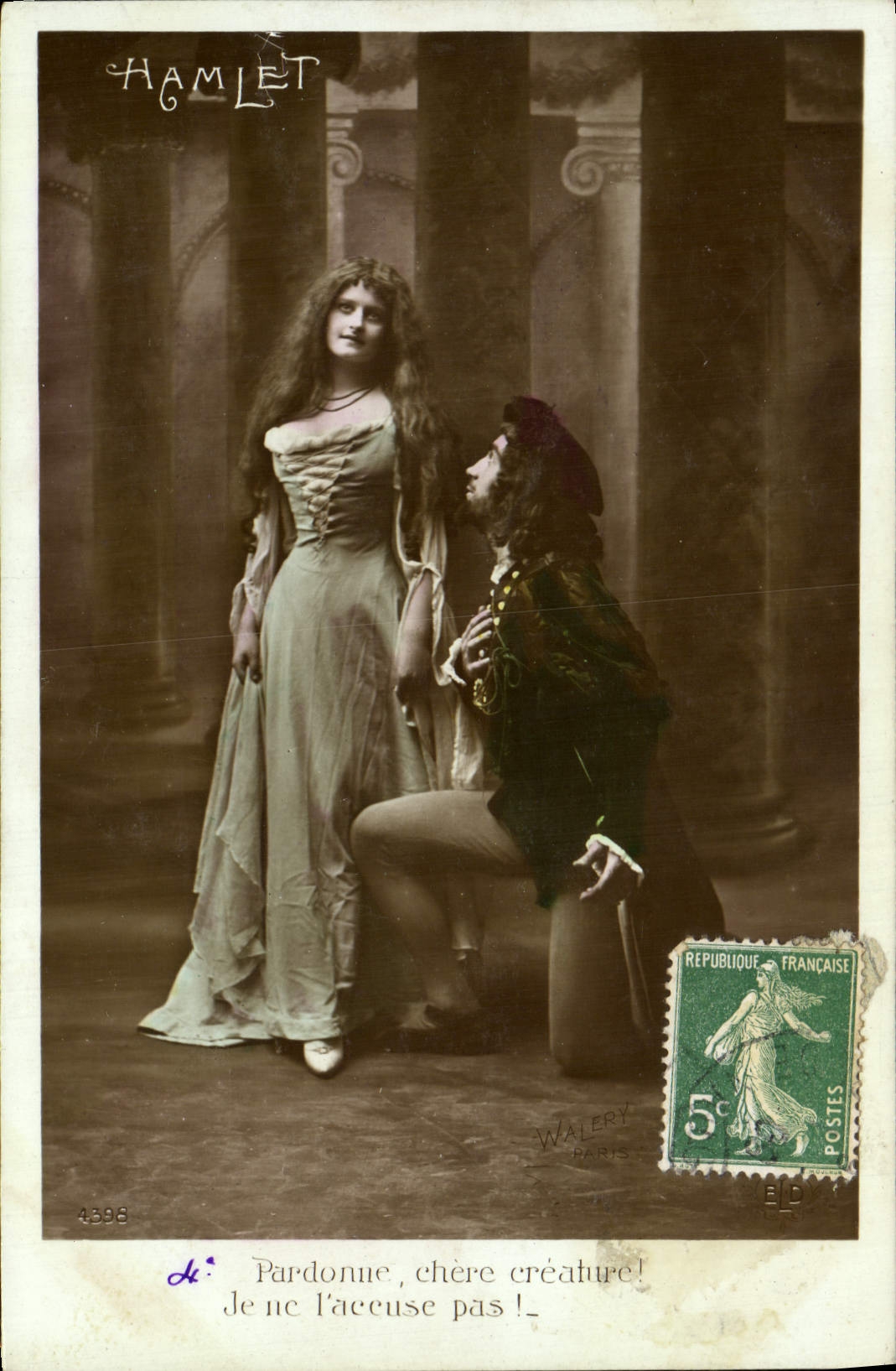CPA Fantaisie Femme Hamlet 