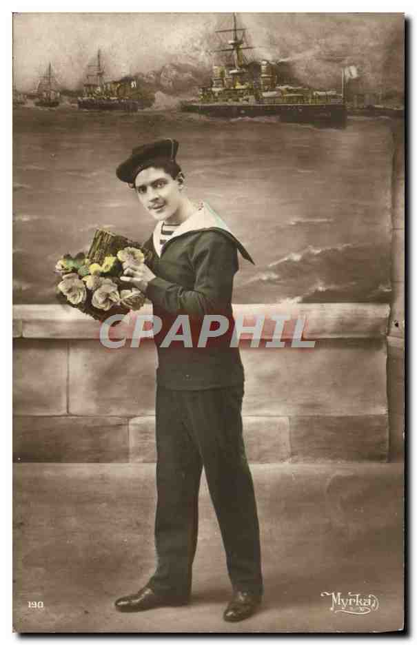 CPA Fantaisie Homme Marin Bateaux de guerre