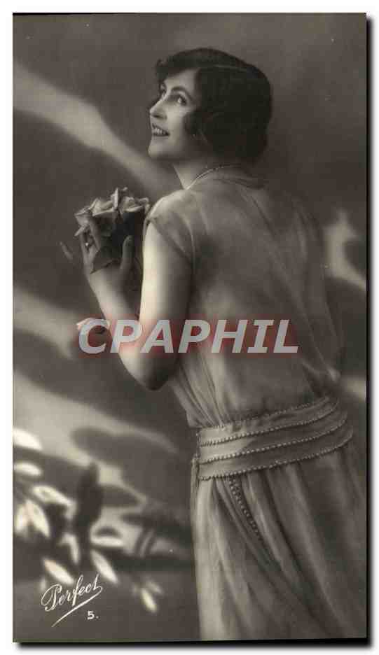 Femme en robe élégante — portrait — éditeur Perfeet, n°5