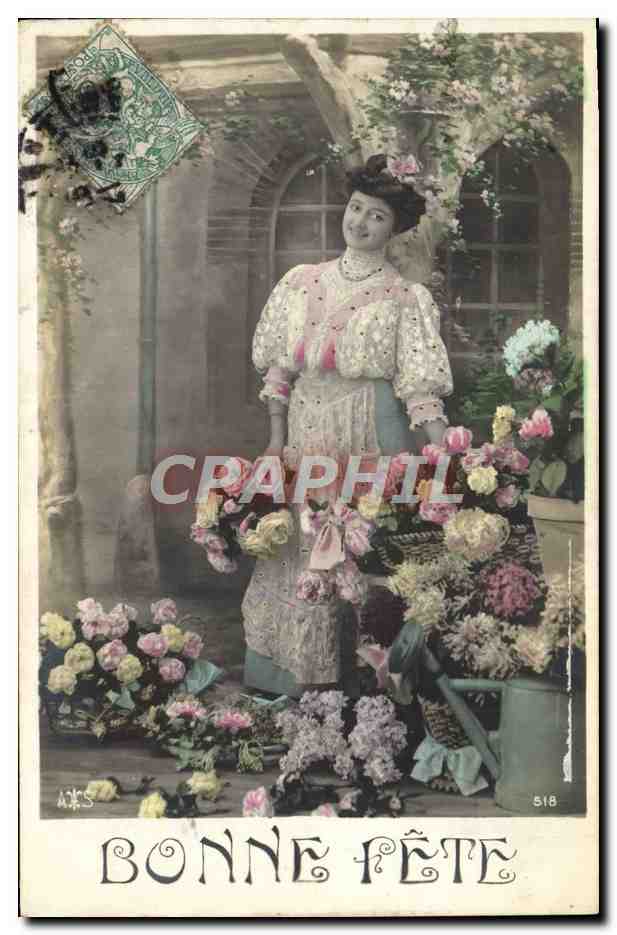 Femme en robe à motifs — entourée de fleurs — éditeur A. J. S. n° 518