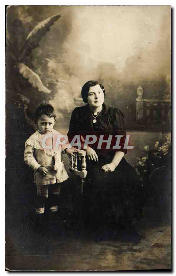Femme et enfant — studio photographique — éditeur Guillenmout, Paris