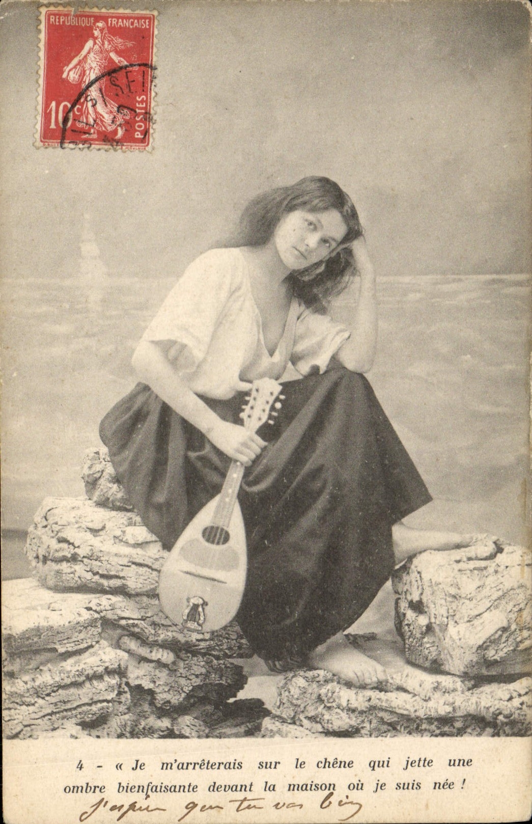 Femme avec mandoline — poème sur un chêne — éditeur non visible