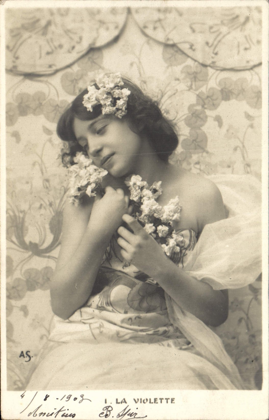 CPA Fantaisie Femme La violette 