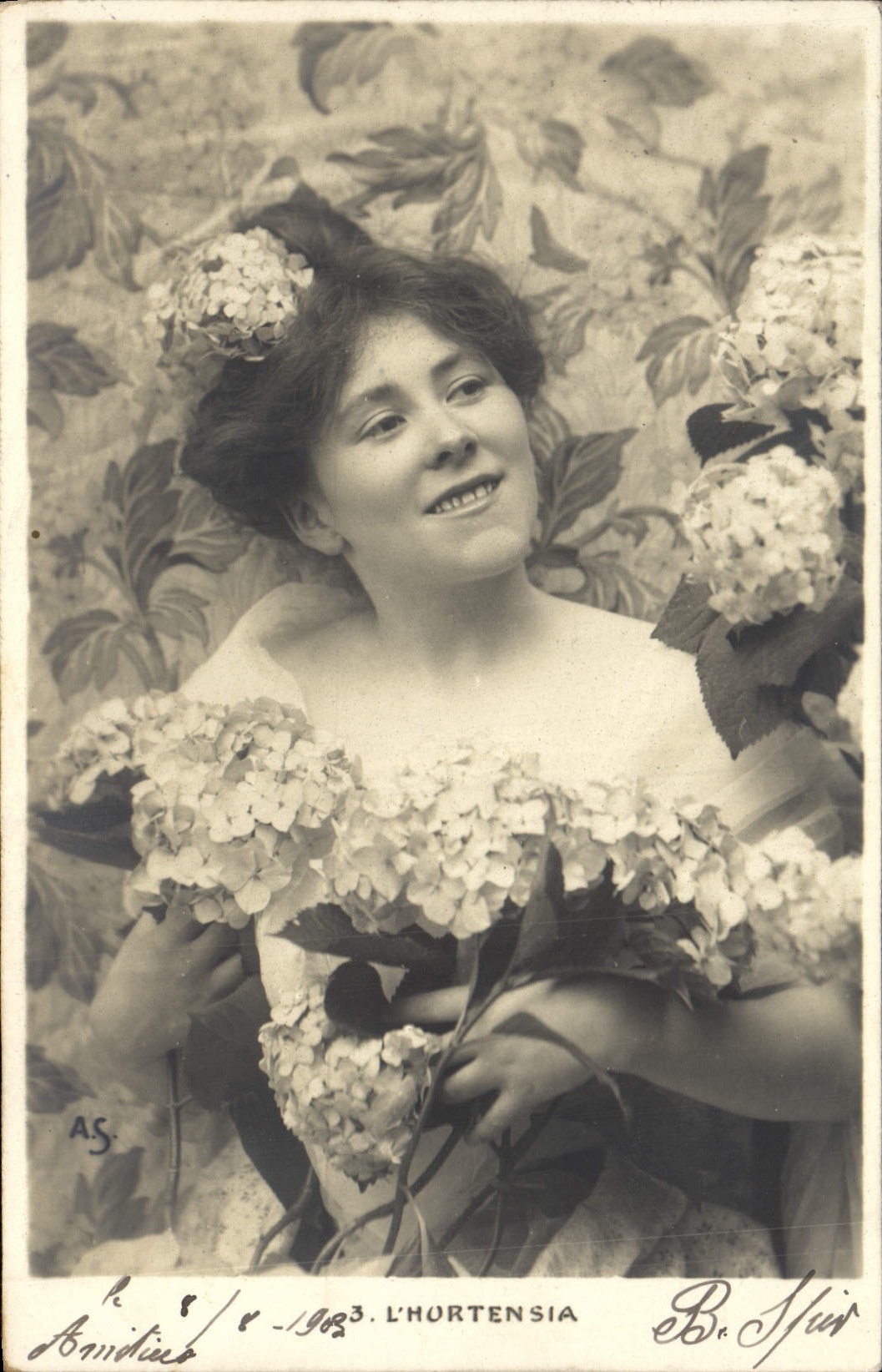 Femme avec hortensias — L'HORTENSIA — Br. Nier, n° 8 / 8 - 1903
