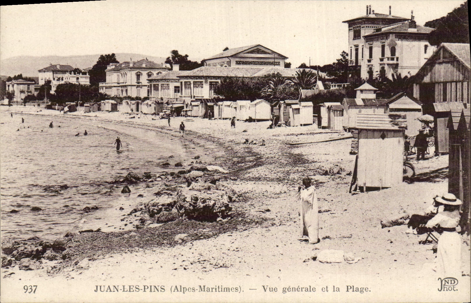 CPA Juan Les Pins Vue Generale et la Plage
