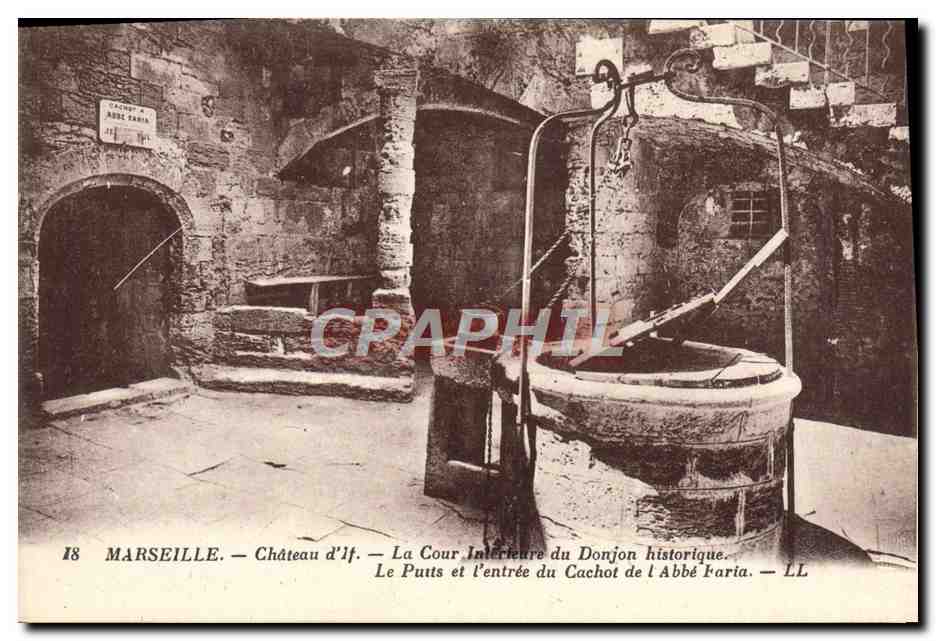 CPA Marseille Chateau La Cour Interieur du Donjon Le puits et l'entree du cachot de l'abbe Faria
