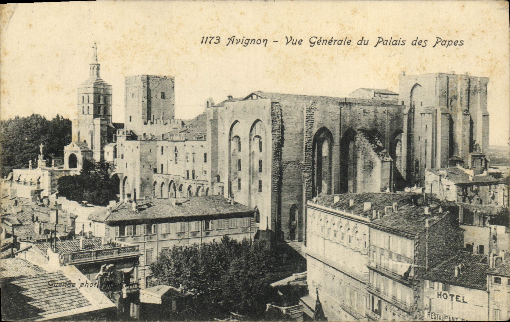 CPA Avignon Vue Generale du Palais des Papes