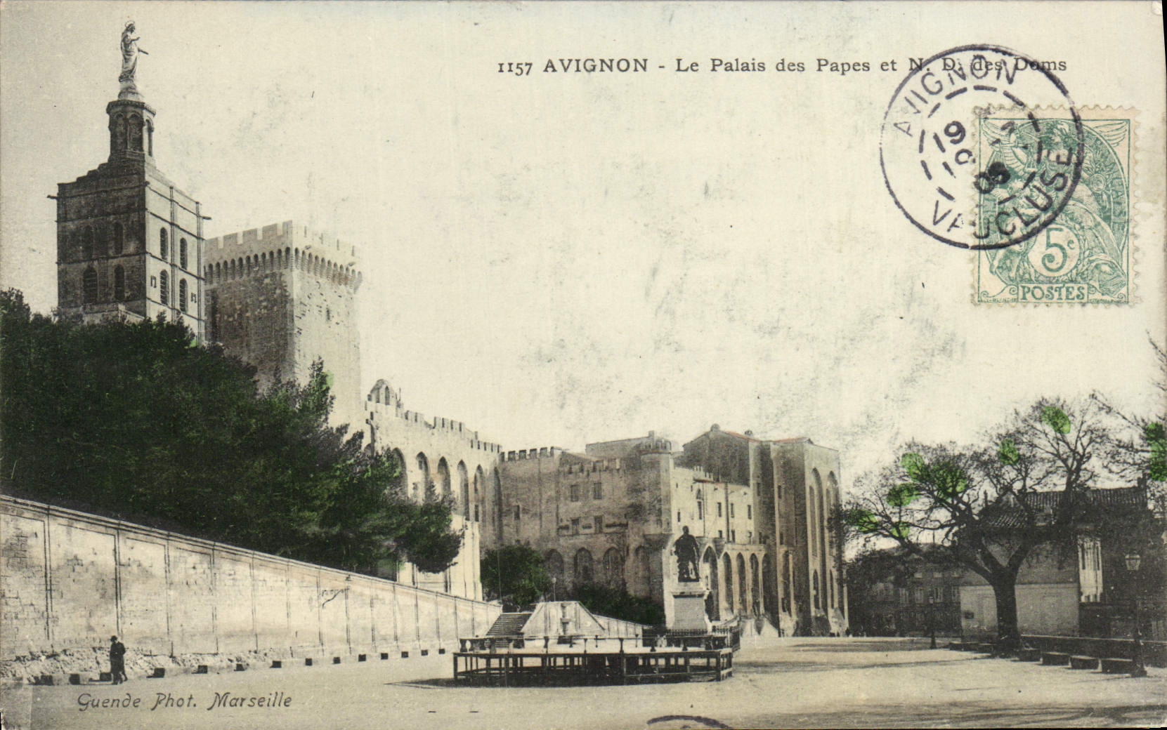 CPA Avignon Le palais des papes Notre Dame des Doms